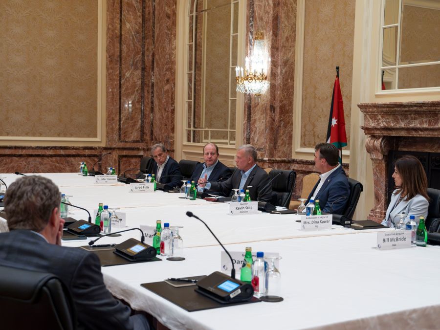 الملك يلتقي حكام الولايات من الحزبين