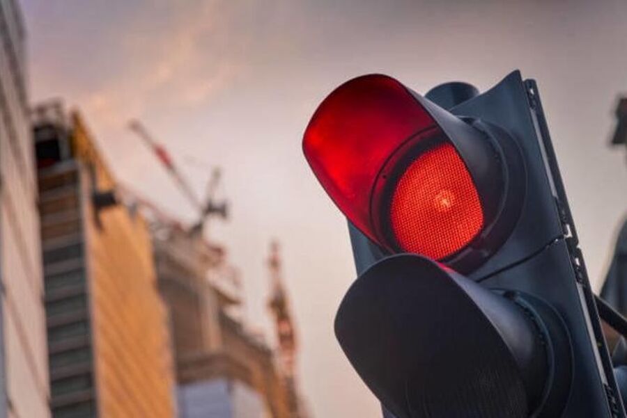 الأمن يعيد التذكير بخطورة تجاوز الإشارة