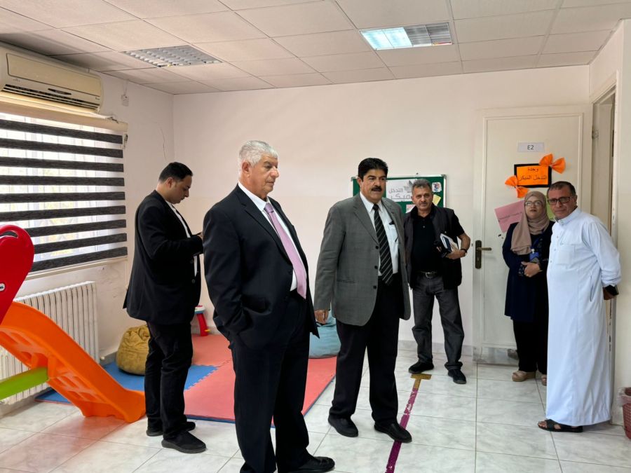 عضيبات يطلع على الخدمات التي تقدمها