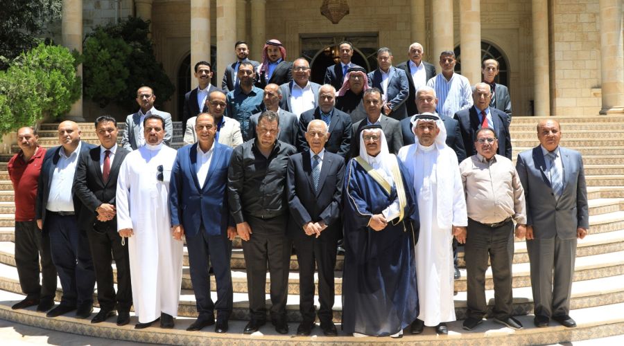 العيسوي يتلقي وفدا من أبناء عشيرة