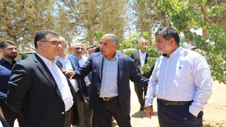 وزير الزراعة يفتتح مشروعا للطاقة الشمسية