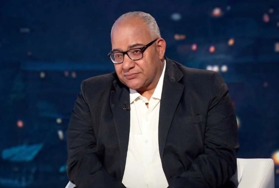 تغيب عن خطبة نجله وشغل التواصل..