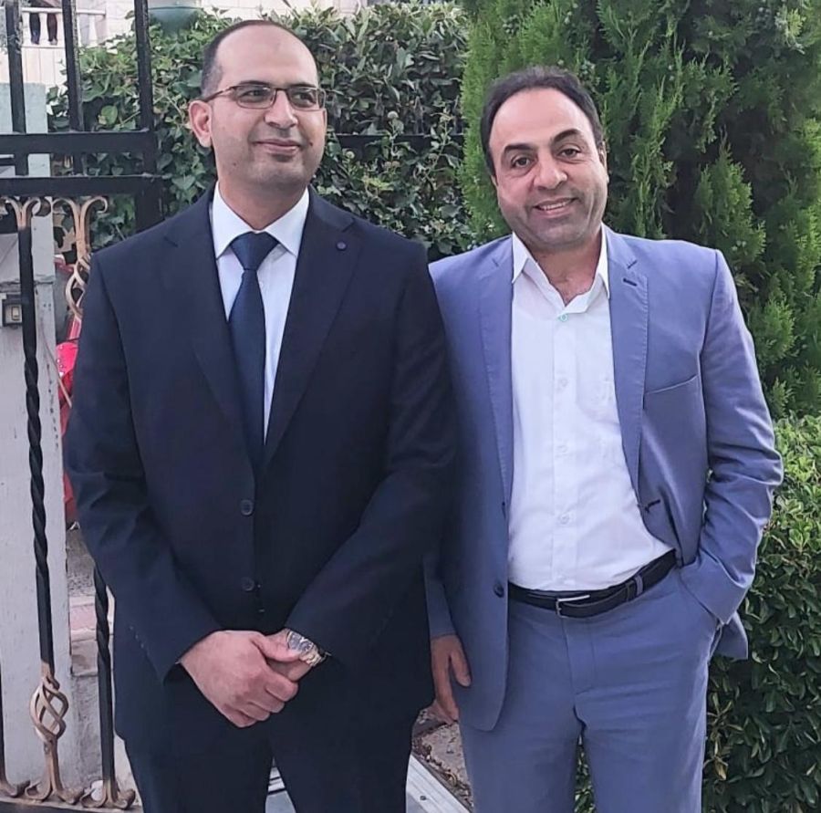 د.القرعان يهنئ صديقه د. حيدر بمناسبة