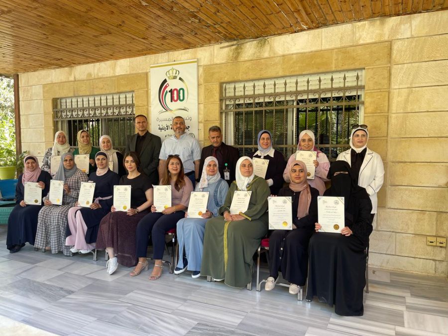تخريج المشاركات بدورة تدريب مدربين بمجال
