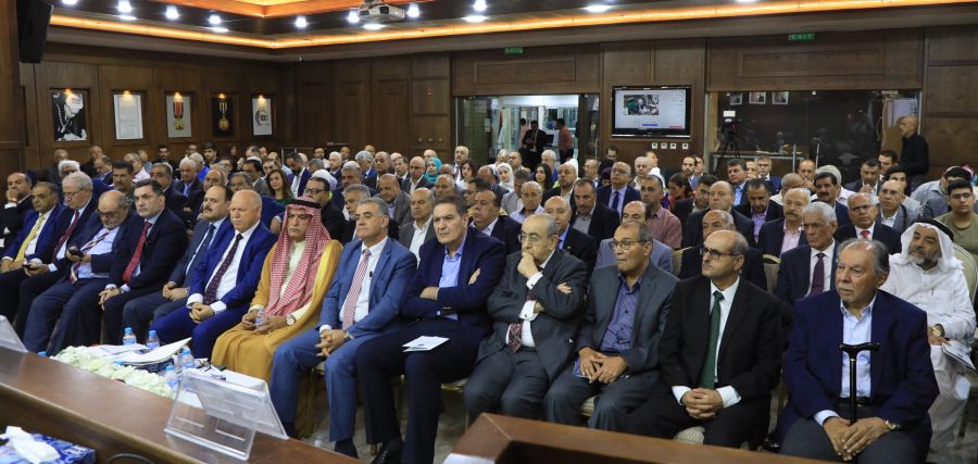 إشهار كتاب محطات من حياتي للأكاديمي