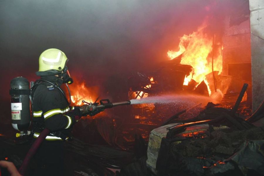 حريق شقة سكنية.. سرعة استجابة الدفاع