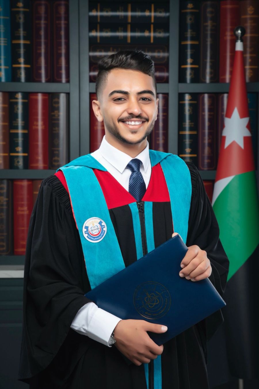 الدكتور زكريا محمد الياصجين.. مبارك التخرج