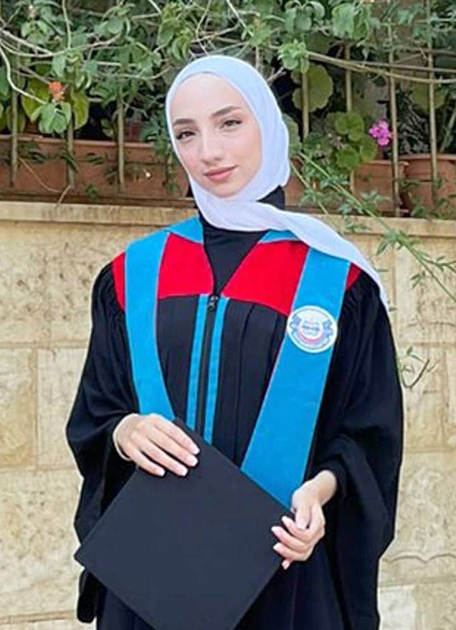 محمد الوحش يبارك لابنته ليليان بالدكتوراه