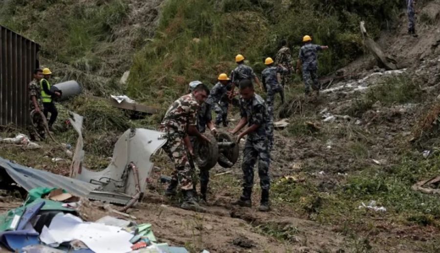 مات كل من عليها إلا واحدا..