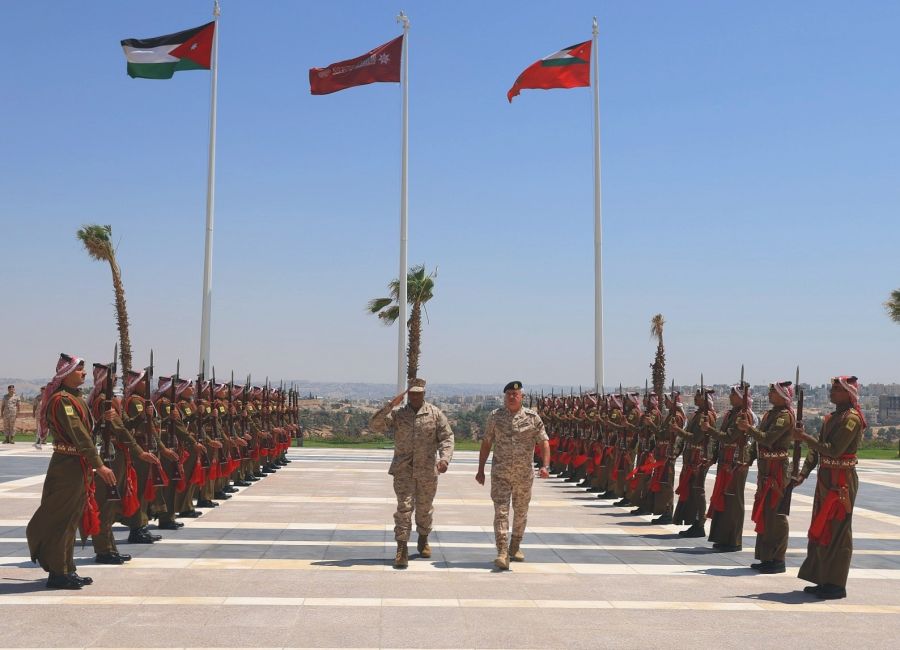 الحنيطي يستقبل قائد القيادة الأمريكية في