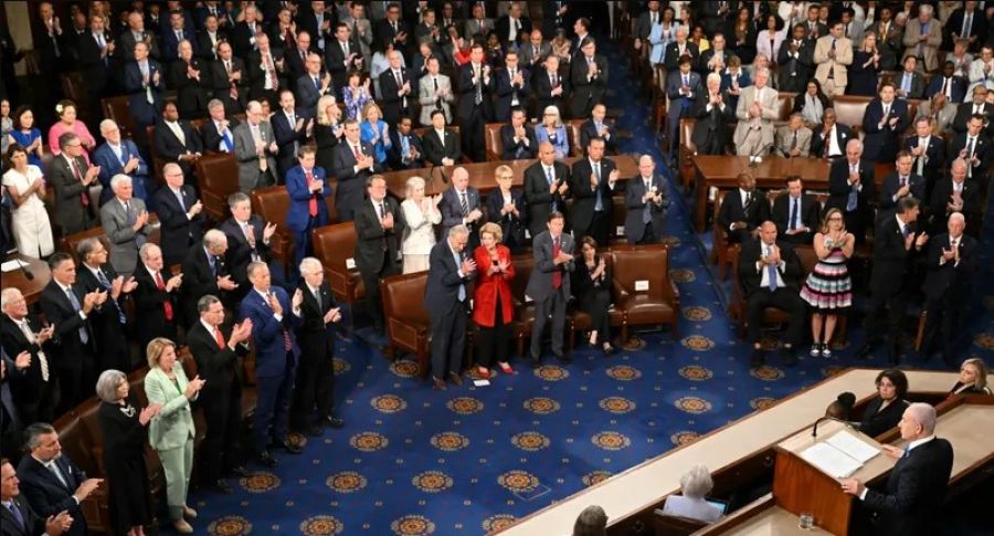 رقم قياسي.. كم مرة صفق أعضاء