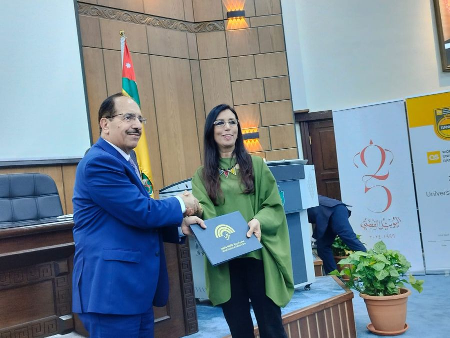 مجدولين ابو الرب تفوز بجائزة خليل