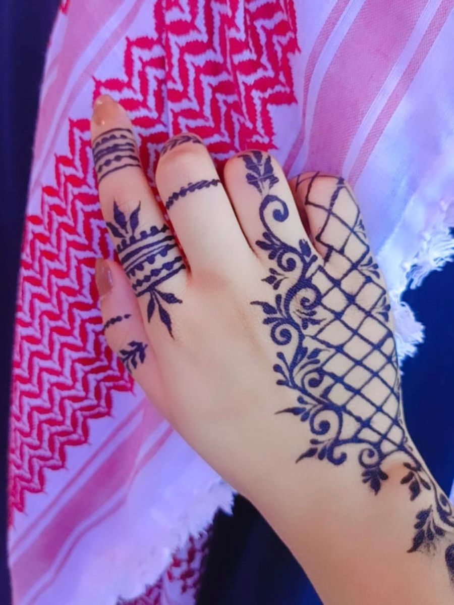 سوق تحفيز ينفذ نشاط نقش الحناء