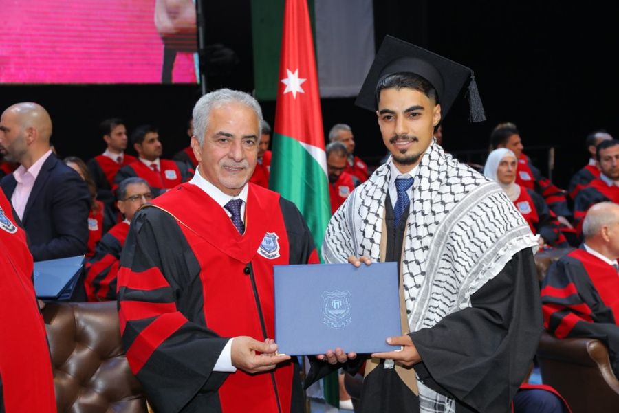 بالصور.. أ.د.حمدان يرعى اليوم الاول لإحتفال