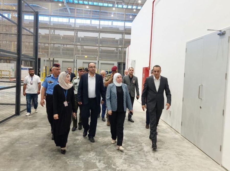 وزيرة النقل تتابع آخر المستجدات في