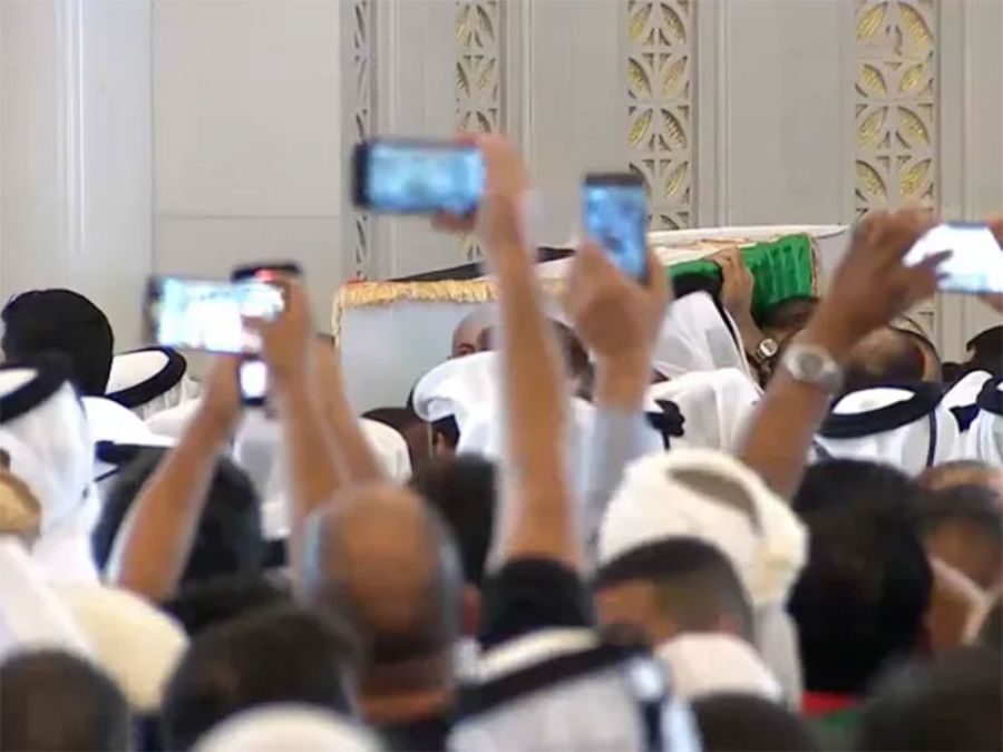 عشرات الآلاف يشيعون جثمان هنية في