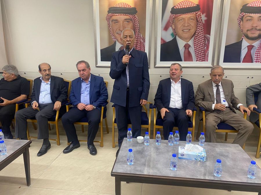 مندوبا عن الملك وولي العهد.. العيسوي