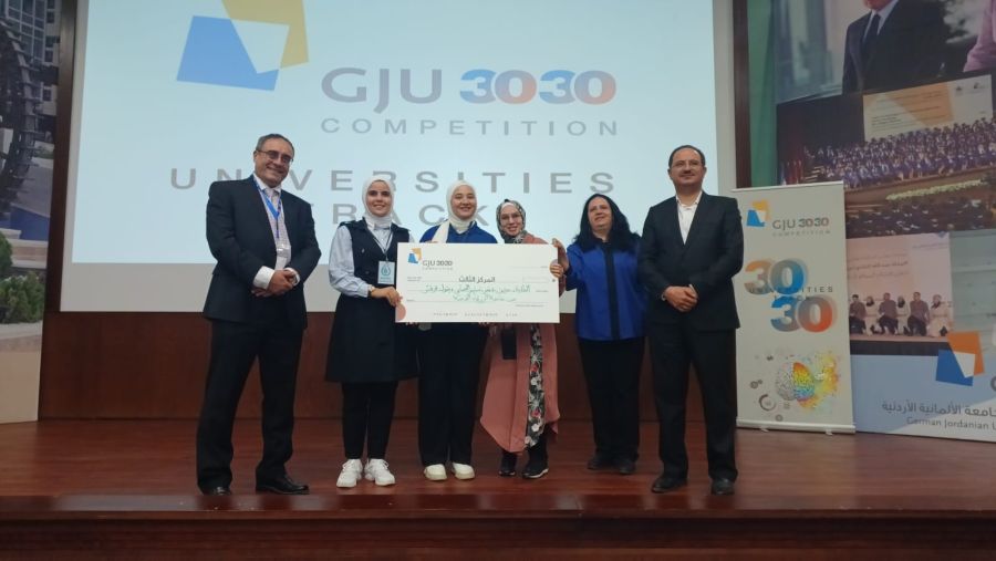 تكنولوجيا المعلومات بجامعة الزرقاء تحصد المركز