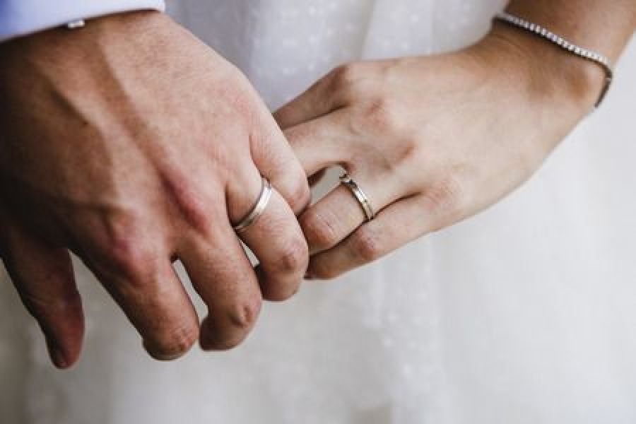 زوج في معان وزوجته في بدو