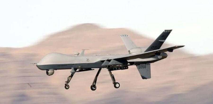 الحوثيون يعلنون استهداف سفينة شحن في