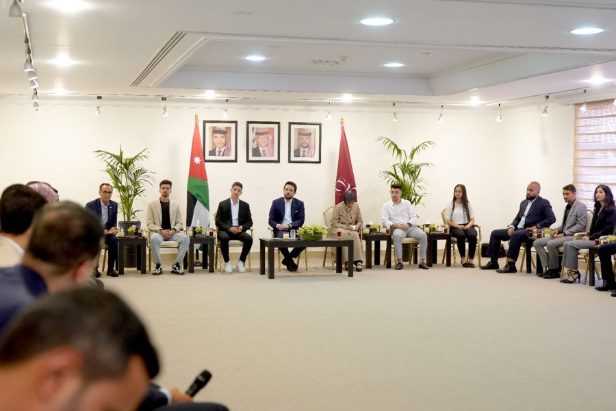 جامعة الزرقاء تشارك بلقاء جمع شباب