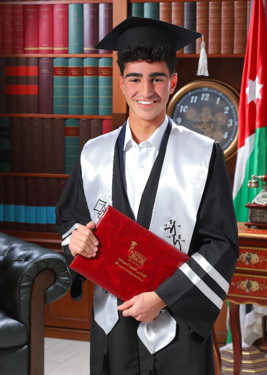 يحيى العابورة.. مبارك التفوق في التوجيهي