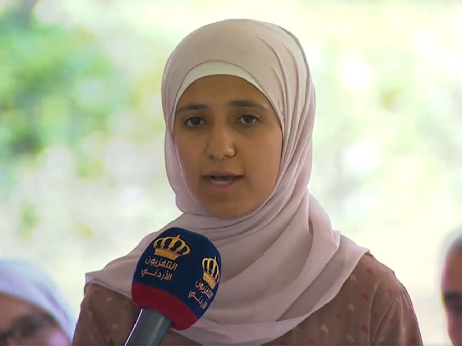 بم نصحت الأولى على الفرع العلمي