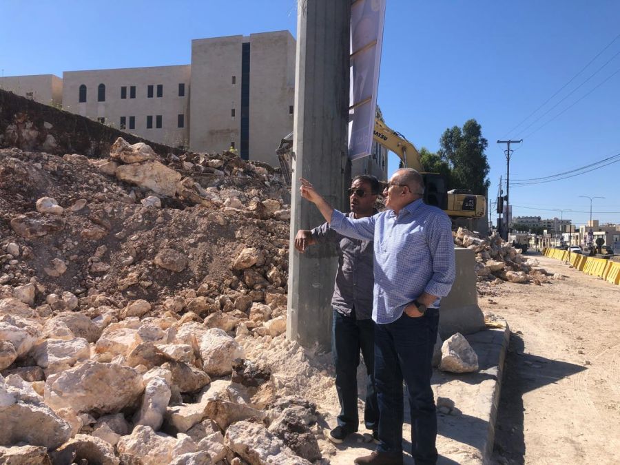 وزير الأشغال يتفقد الأعمال بمشروع مبنى