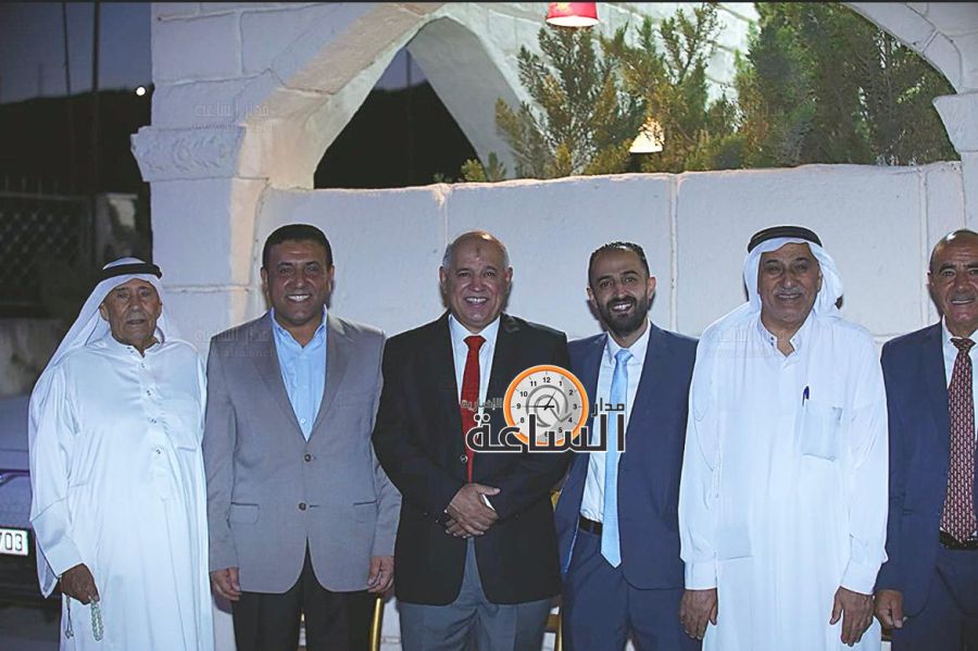 الزيود يقيم حفل استقبال بتخرج ابنه