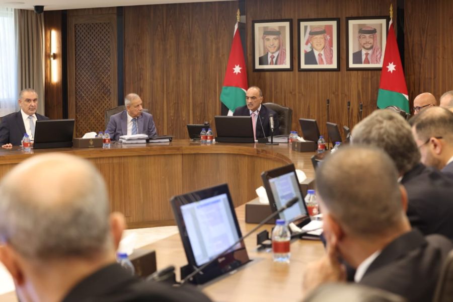 الخصاونة: لن نسمح باختراق أجوائنا واقتصادنا