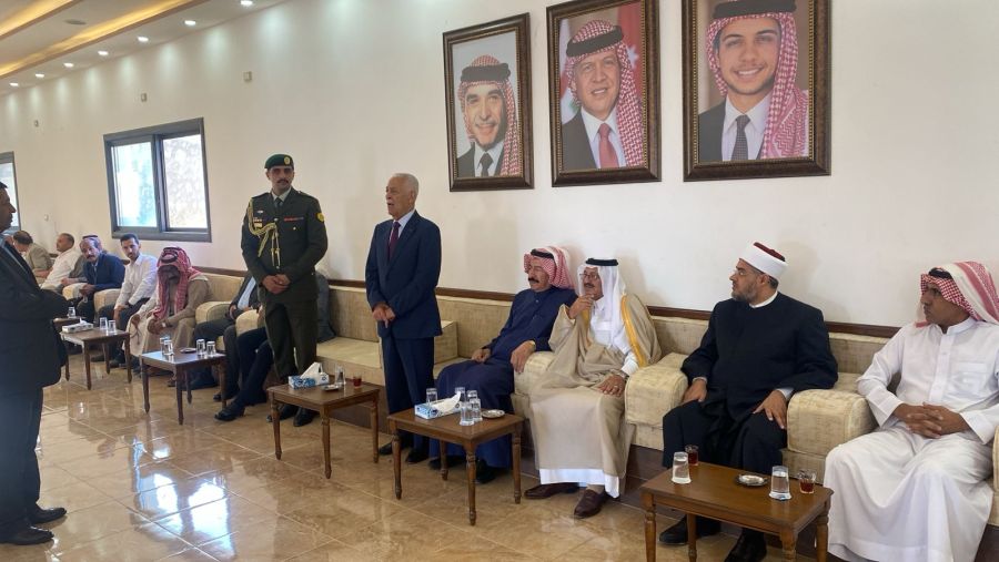 مندوبا عن الملك وولي العهد.. العيسوي