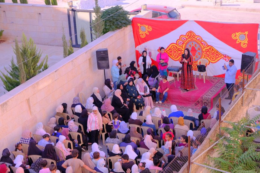 محمد المحارمة يلتقي عددا كبيرا من