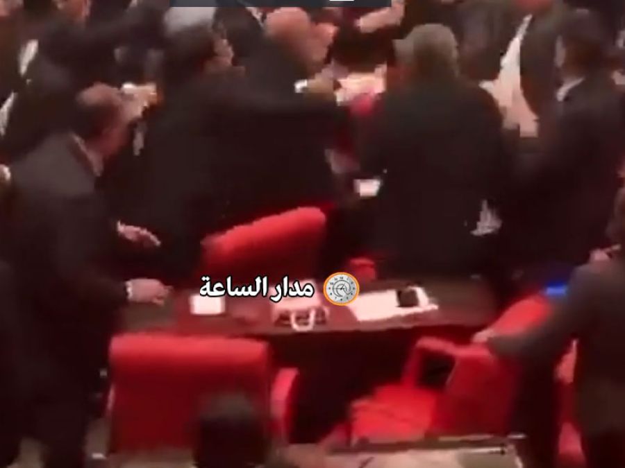 نصف ساعة من اللكمات.. مشاجرة عنيفة