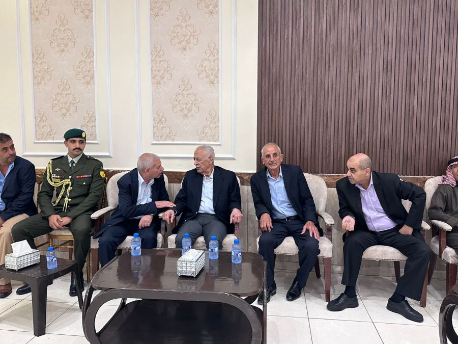 مندوبا عن الملك وولي العهد.. العيسوي