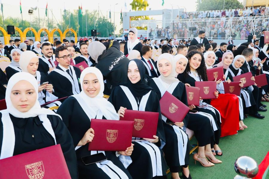 البلقاء التطبيقية تواصل احتفالاتها.. صور