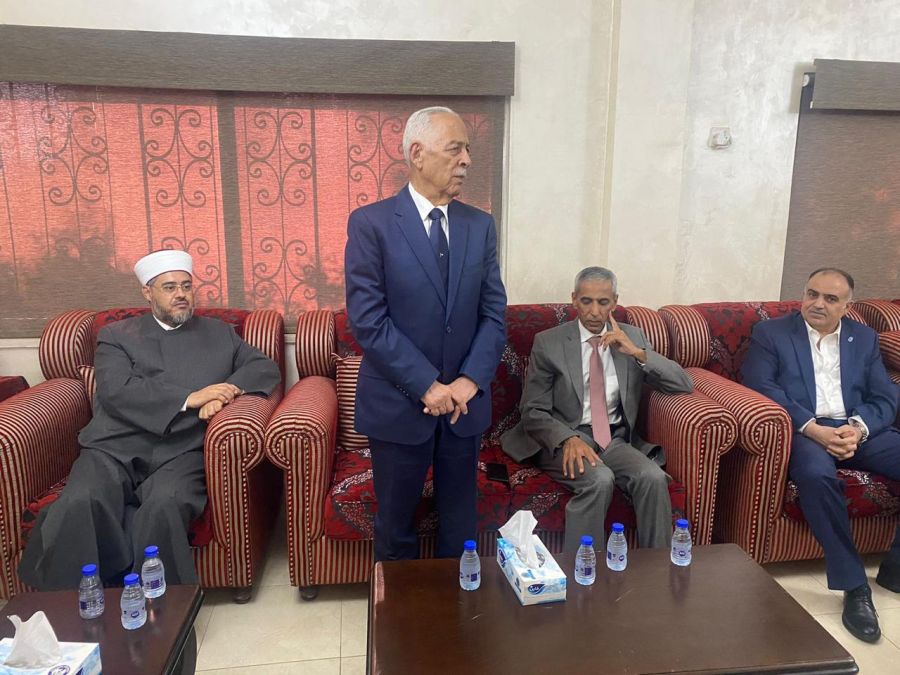 مندوبا عن الملك وولي العهد.. العيسوي