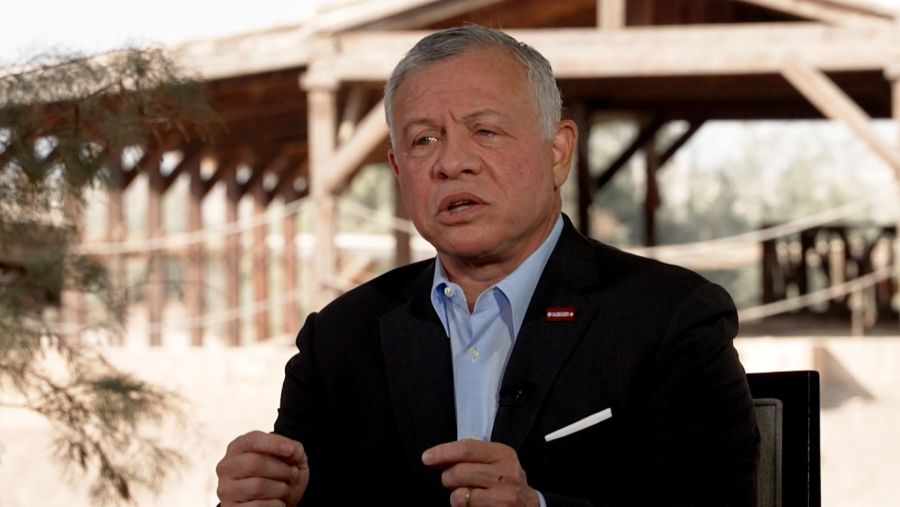 الملك يلتقي عددا من الإعلاميين والكتّاب