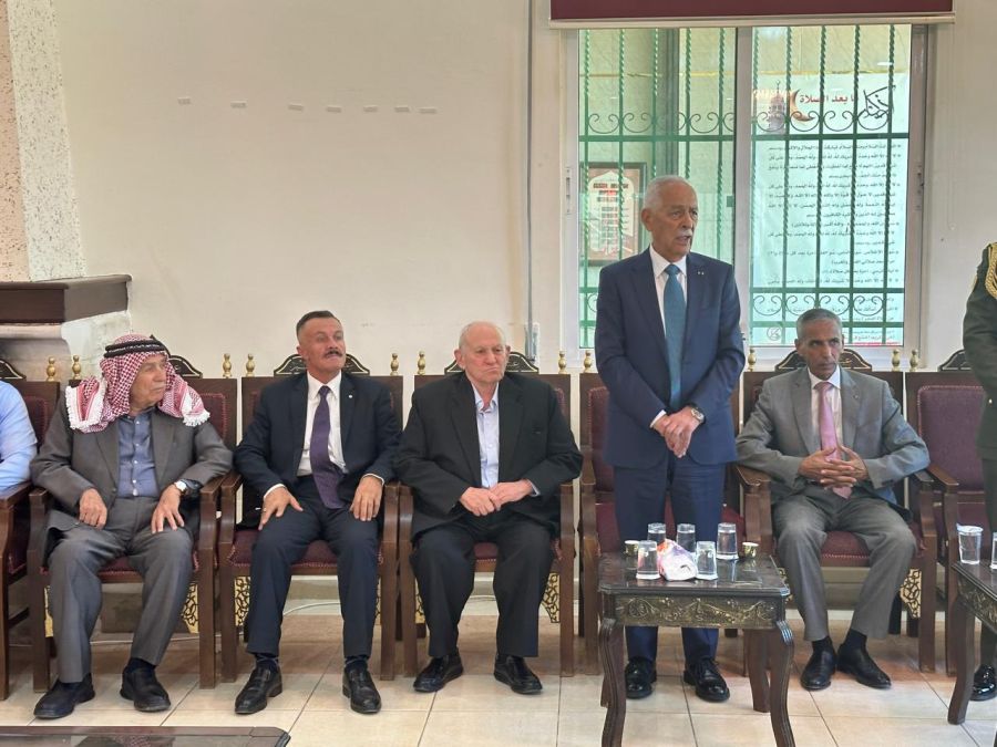 مندوبا عن الملك وولي العهد.. العيسوي