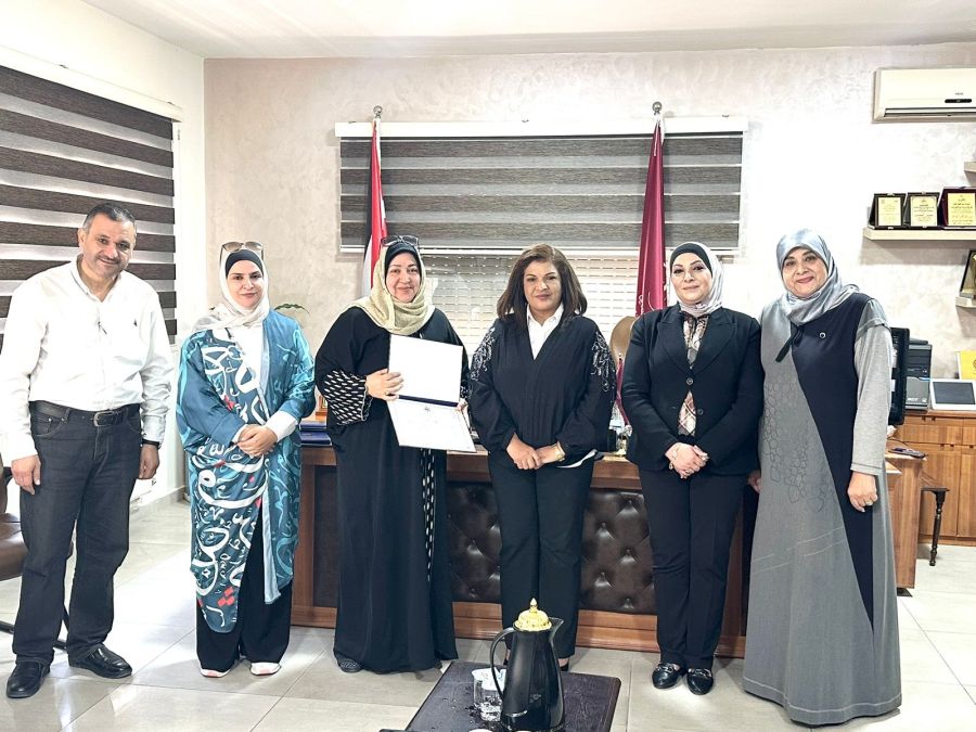 العجارمة تكرم لجنة تطوير التعليم المهني