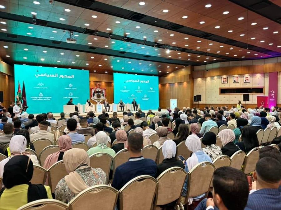 ملتقى أدوار تنتظرنا: منصة حوارية للشباب