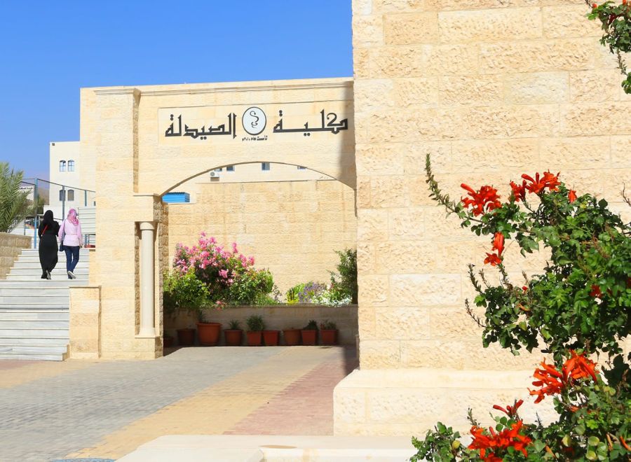 مناقشة رسالتي ماجستير في تخصص العلوم