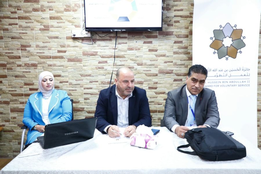 وزارة الشباب تعرف بجائزة الحسين بن