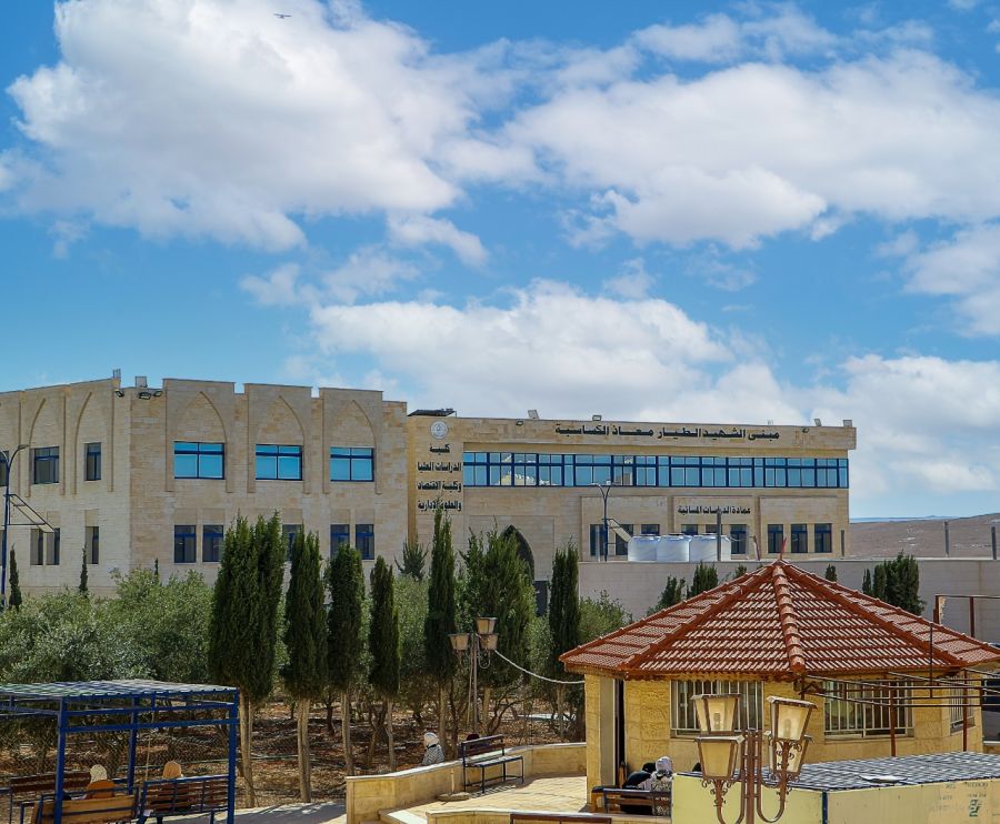 جامعة الزرقاء تناقش رسائل ماجستير في