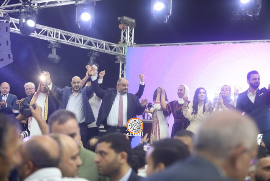 نحو 10 آلاف يشهدون افتتاح مقر