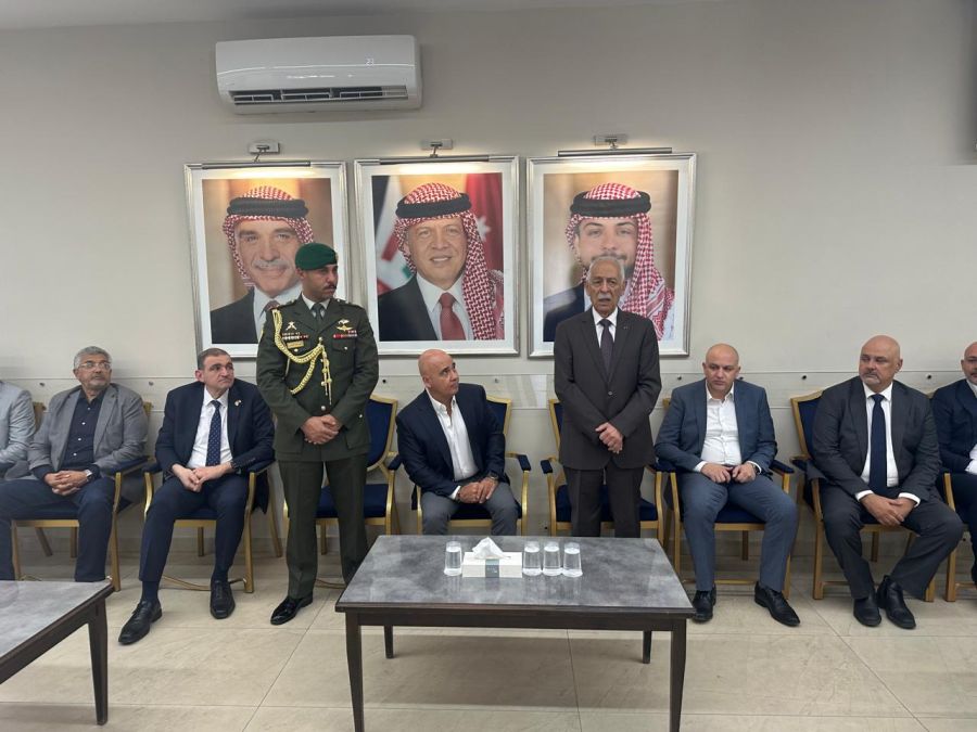 مندوبا عن الملك وولي العهد.. العيسوي