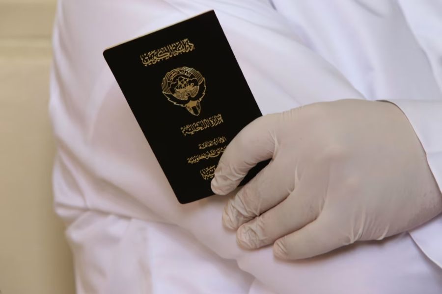 بينهم أردنيون.. الكويت تقرر سحب جنسيات