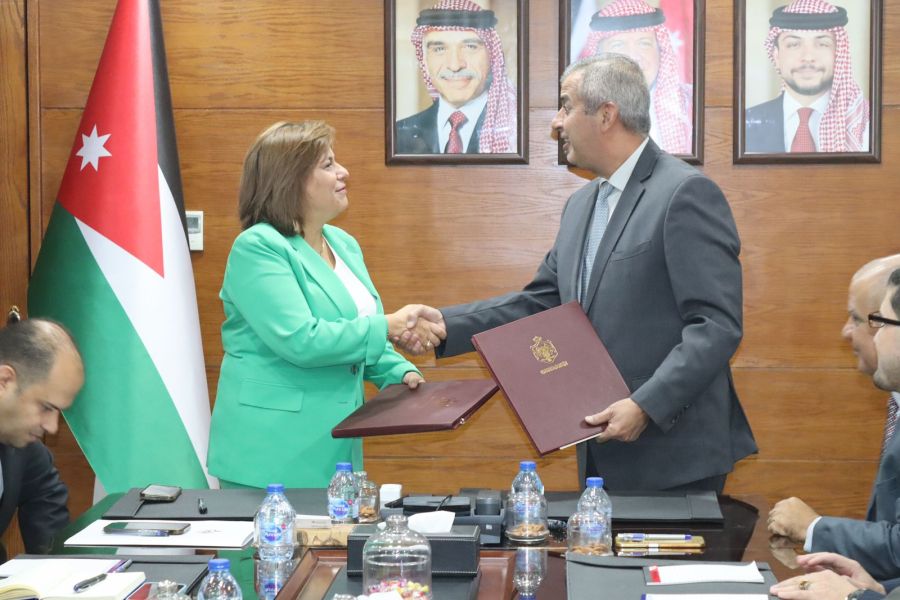 الطاقة والاستثمار توقعان اتفاقية إنشاء وإدارة