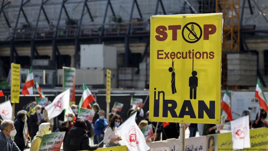 إيران أعدمت أكثر من 400 شخص