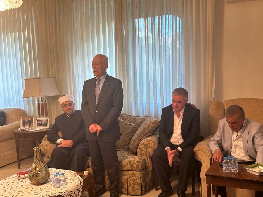 مندوبا عن الملك وولي العهد.. العيسوي