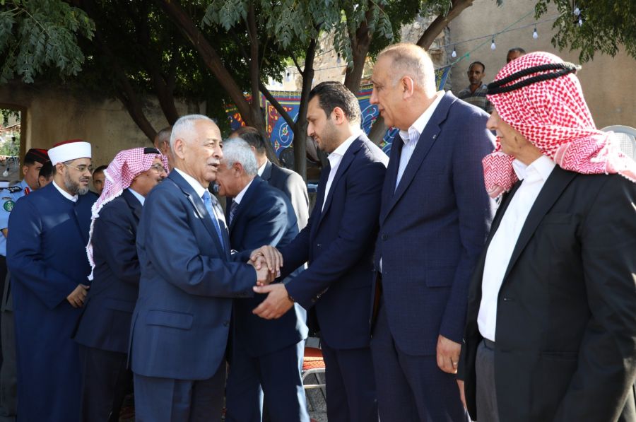 مندوبا عن الملك وولي العهد.. العيسوي